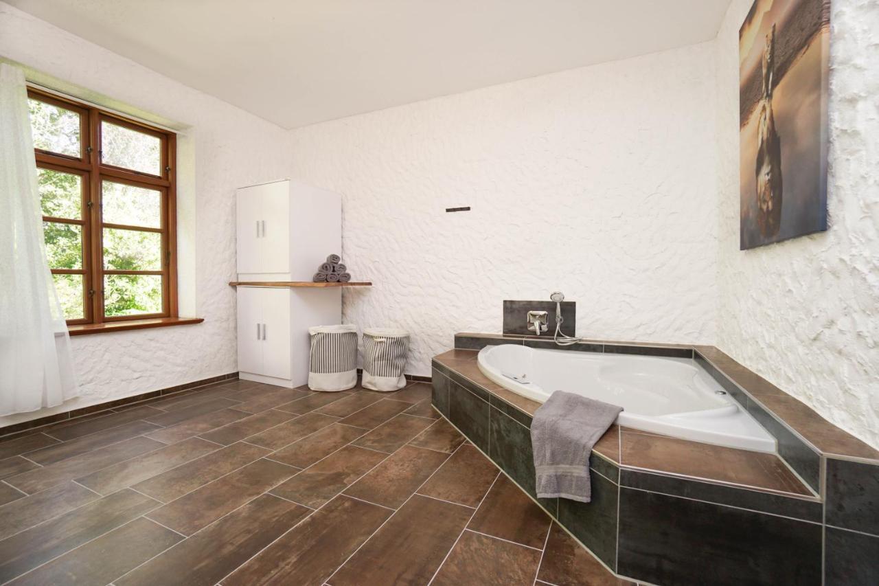 Ruhe Unter Reet-Haus Mit Sauna, Whirlpool Und Kamin Gnarrenburg Luaran gambar
