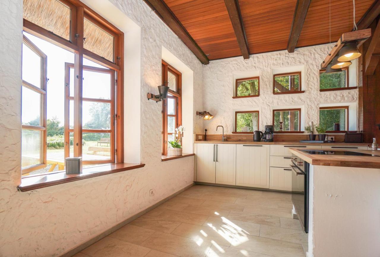 Ruhe Unter Reet-Haus Mit Sauna, Whirlpool Und Kamin Gnarrenburg Luaran gambar